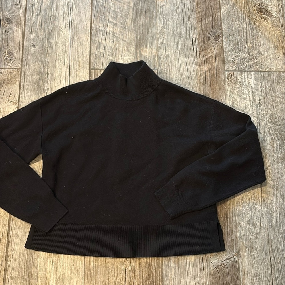Paris atelier womens cropped back turtleneck sweater size small